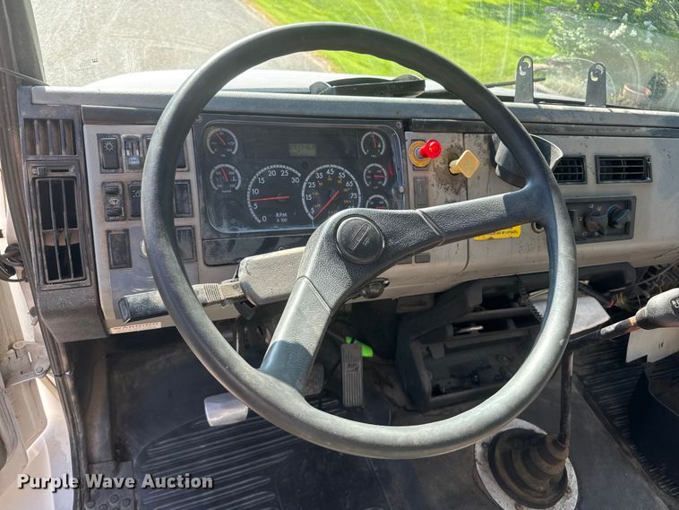 image for item NJ9230 2003 Freightliner FL70 box truck