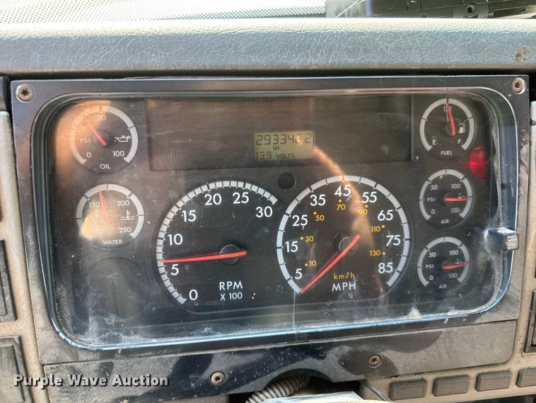 image for item NJ9230 2003 Freightliner FL70 box truck