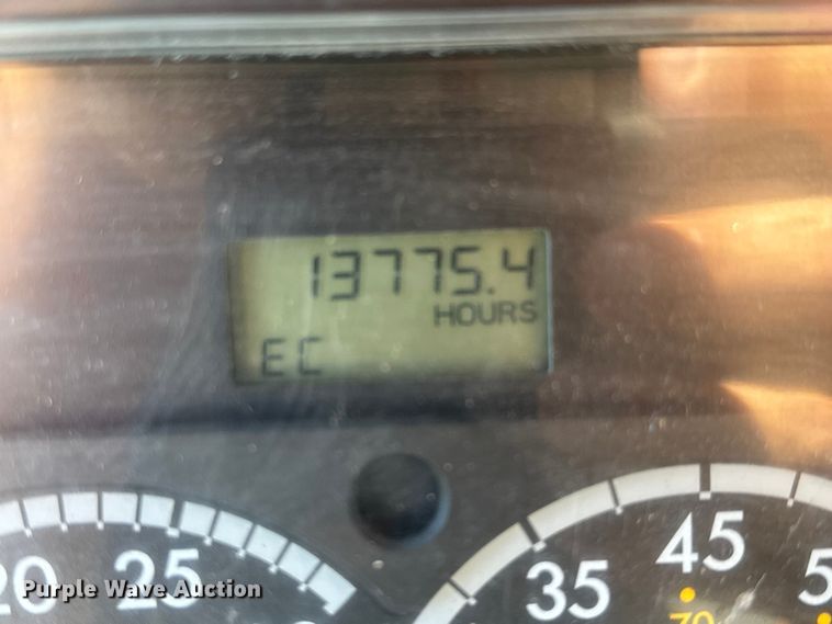 image for item NJ9230 2003 Freightliner FL70 box truck