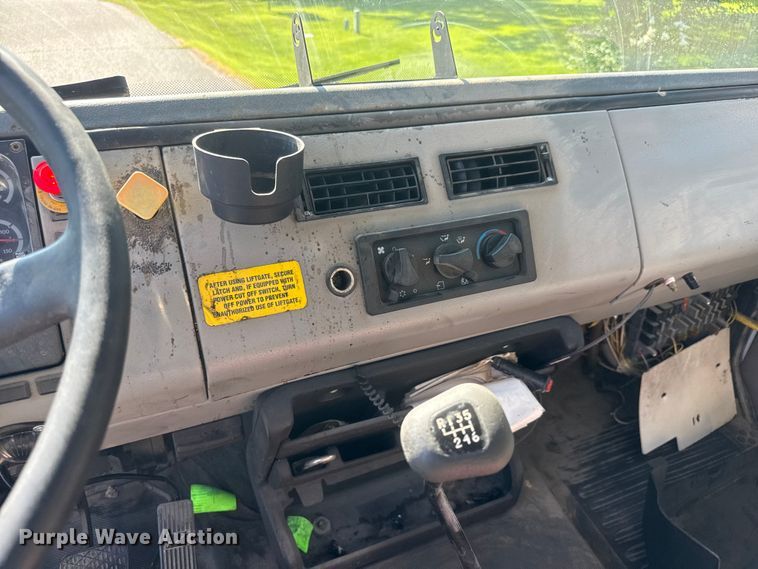 image for item NJ9230 2003 Freightliner FL70 box truck
