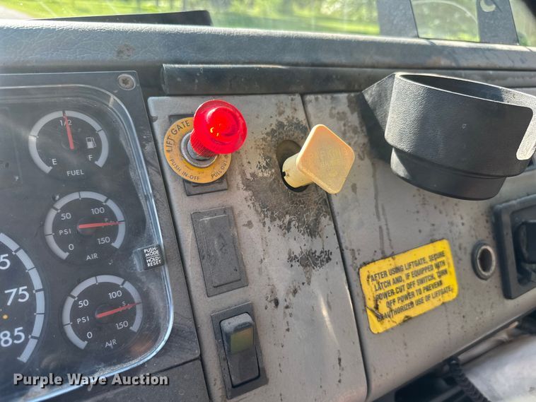 image for item NJ9230 2003 Freightliner FL70 box truck