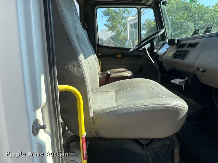 image for item NJ9230 2003 Freightliner FL70 box truck