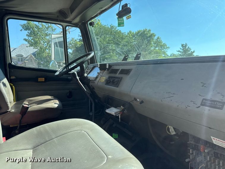 image for item NJ9230 2003 Freightliner FL70 box truck