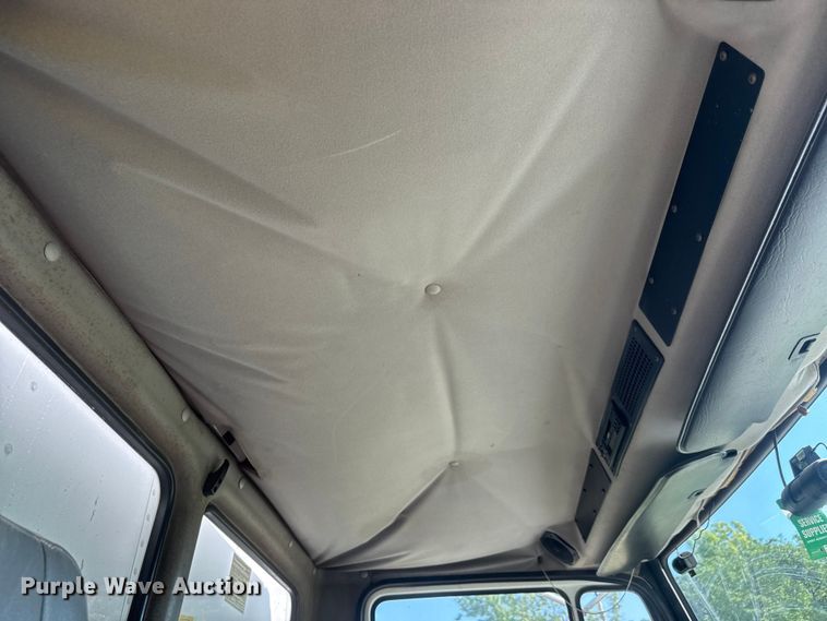 image for item NJ9230 2003 Freightliner FL70 box truck