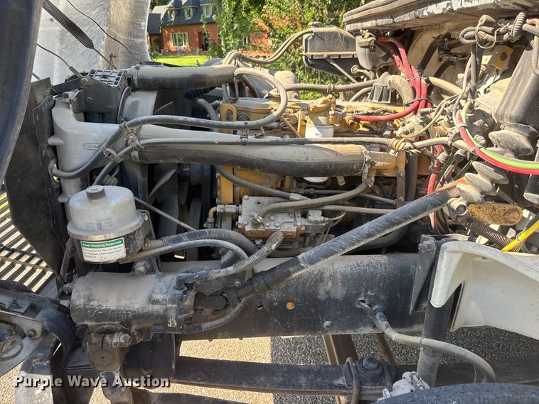 image for item NJ9230 2003 Freightliner FL70 box truck