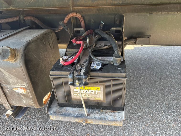 image for item NJ9230 2003 Freightliner FL70 box truck