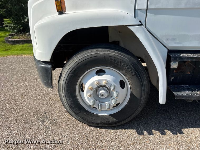 image for item NJ9230 2003 Freightliner FL70 box truck