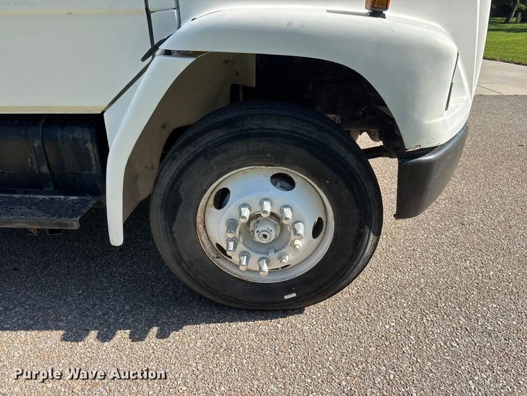 image for item NJ9230 2003 Freightliner FL70 box truck