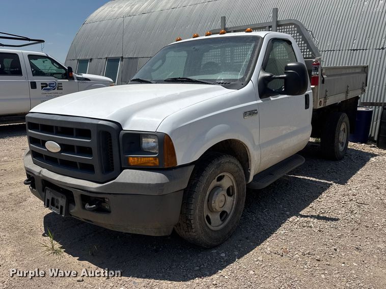 2005 Ford F350 Super Duty XL dump flatbed pickup truck