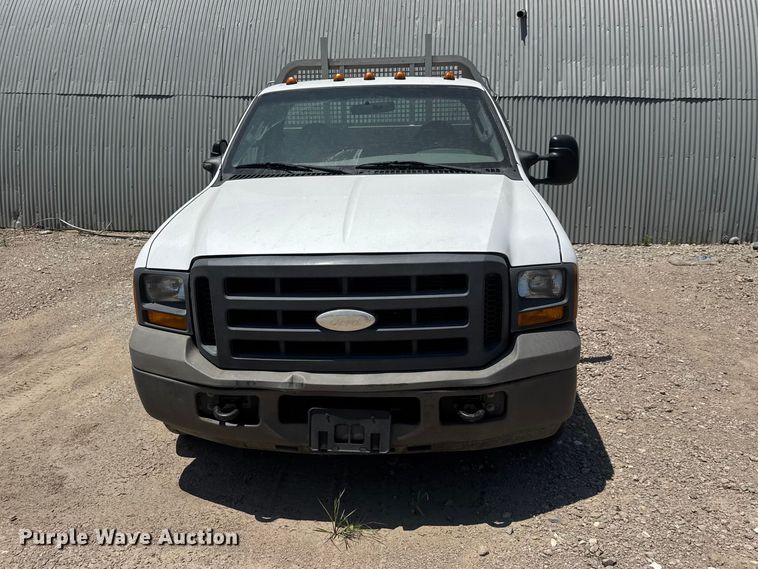 image for item NJ9250 2005 Ford F350 Super Duty XL dump flatbed pickup truck