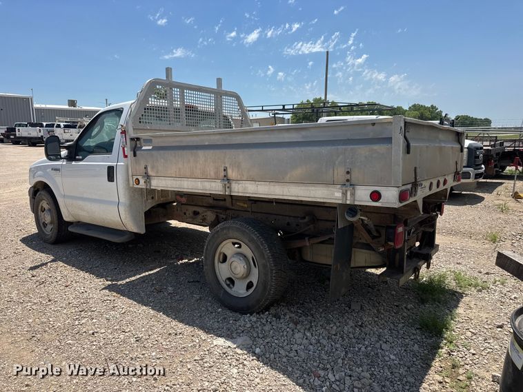 image for item NJ9250 2005 Ford F350 Super Duty XL dump flatbed pickup truck