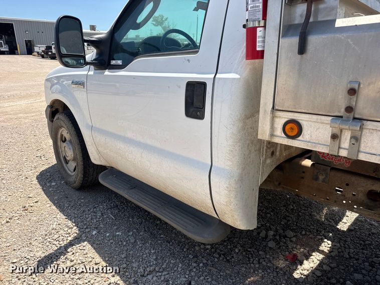 image for item NJ9250 2005 Ford F350 Super Duty XL dump flatbed pickup truck