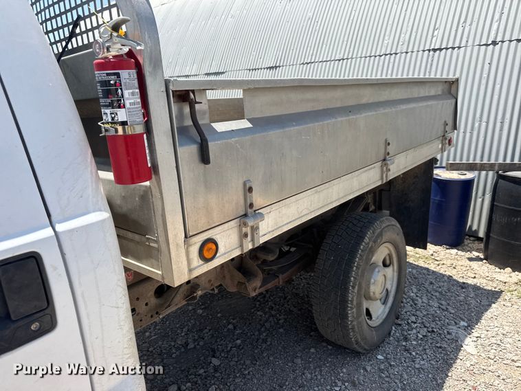 image for item NJ9250 2005 Ford F350 Super Duty XL dump flatbed pickup truck
