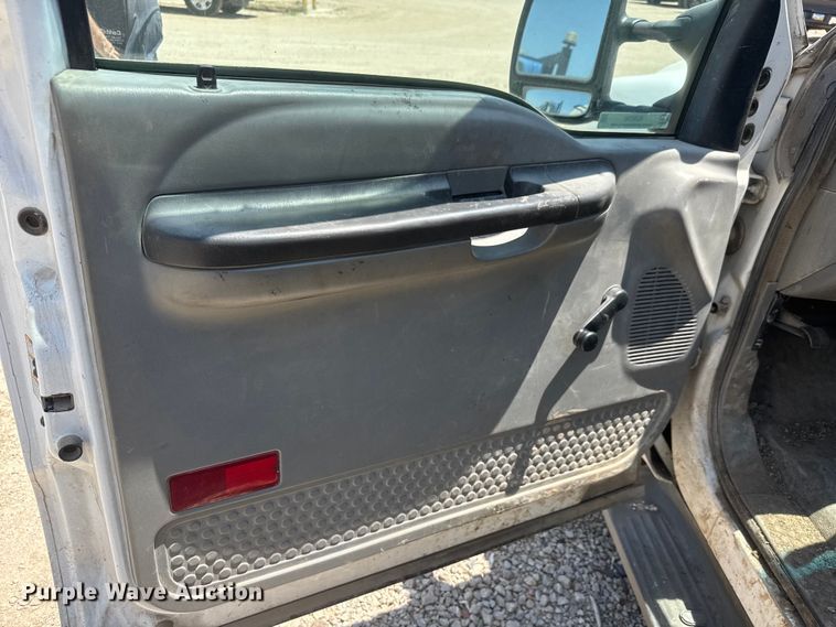 image for item NJ9250 2005 Ford F350 Super Duty XL dump flatbed pickup truck