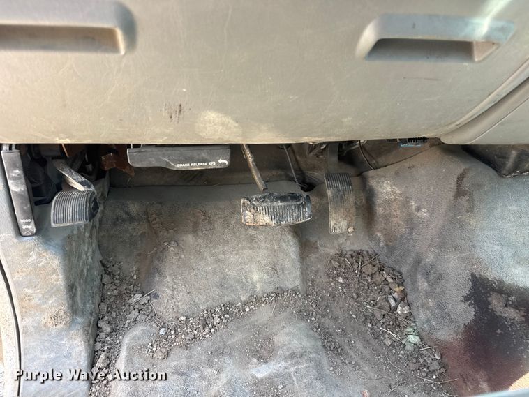 image for item NJ9250 2005 Ford F350 Super Duty XL dump flatbed pickup truck