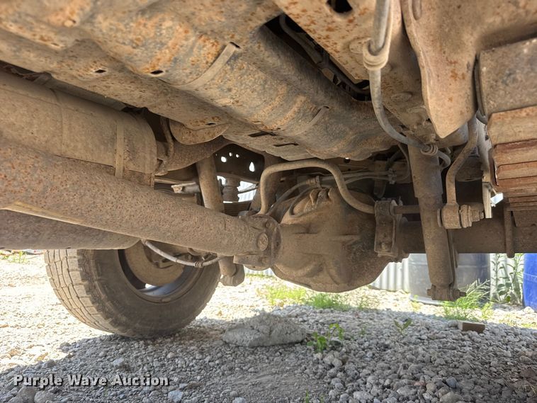 image for item NJ9250 2005 Ford F350 Super Duty XL dump flatbed pickup truck
