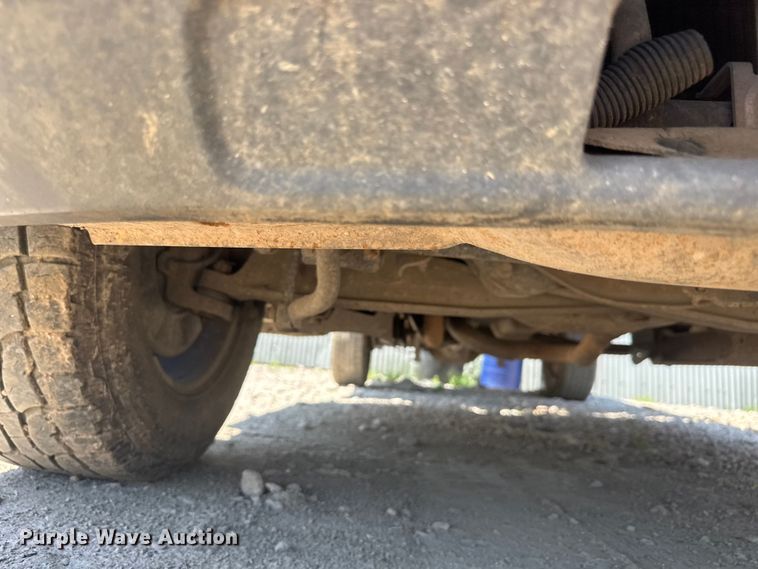 image for item NJ9250 2005 Ford F350 Super Duty XL dump flatbed pickup truck