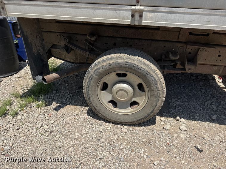 image for item NJ9250 2005 Ford F350 Super Duty XL dump flatbed pickup truck