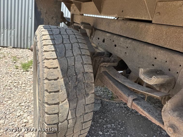 image for item NJ9250 2005 Ford F350 Super Duty XL dump flatbed pickup truck