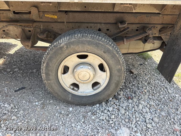 image for item NJ9250 2005 Ford F350 Super Duty XL dump flatbed pickup truck
