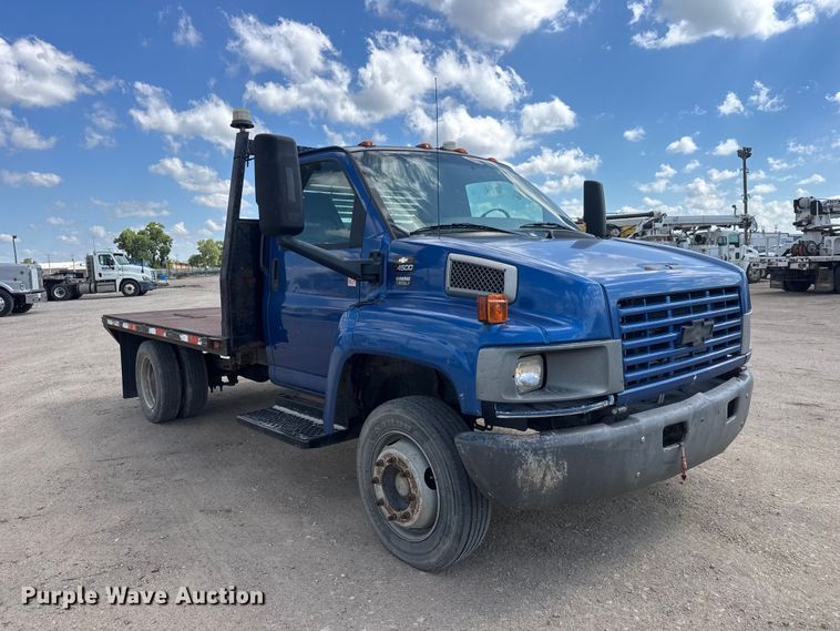 image for item NJ9251 2003 Chevrolet C4500 flatbed truck