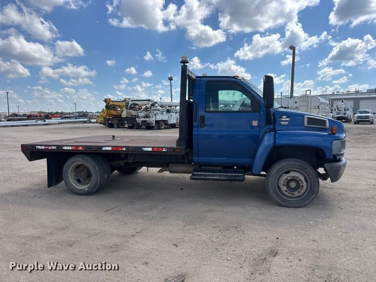 image for item NJ9251 2003 Chevrolet C4500 flatbed truck