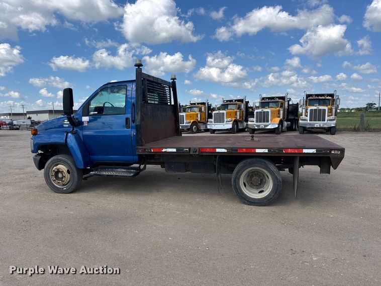 image for item NJ9251 2003 Chevrolet C4500 flatbed truck