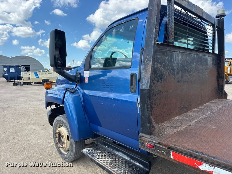image for item NJ9251 2003 Chevrolet C4500 flatbed truck