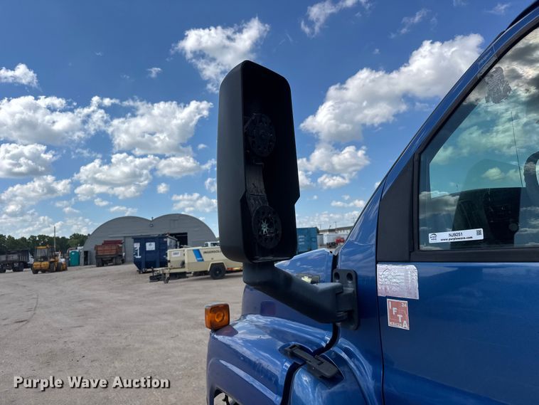 image for item NJ9251 2003 Chevrolet C4500 flatbed truck