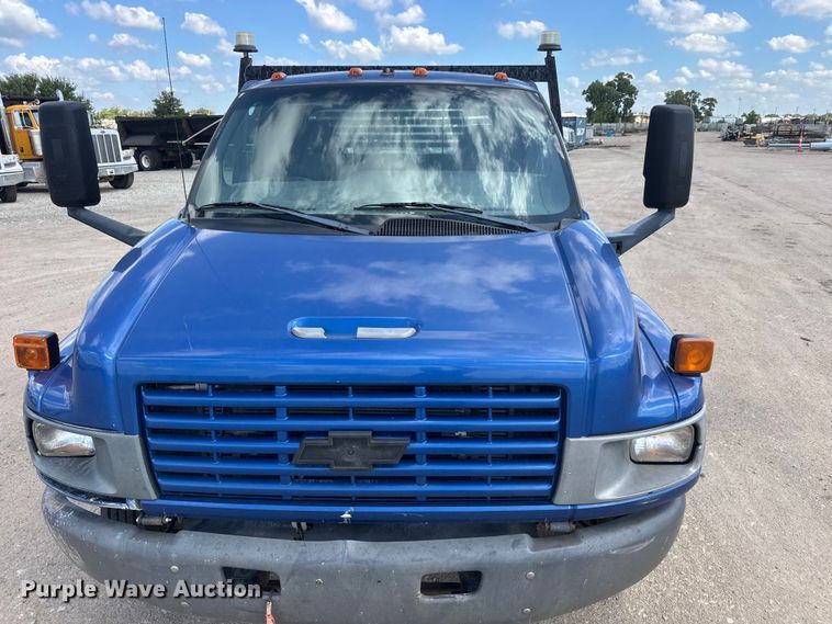 image for item NJ9251 2003 Chevrolet C4500 flatbed truck