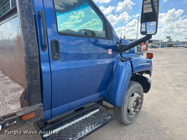 image for item NJ9251 2003 Chevrolet C4500 flatbed truck