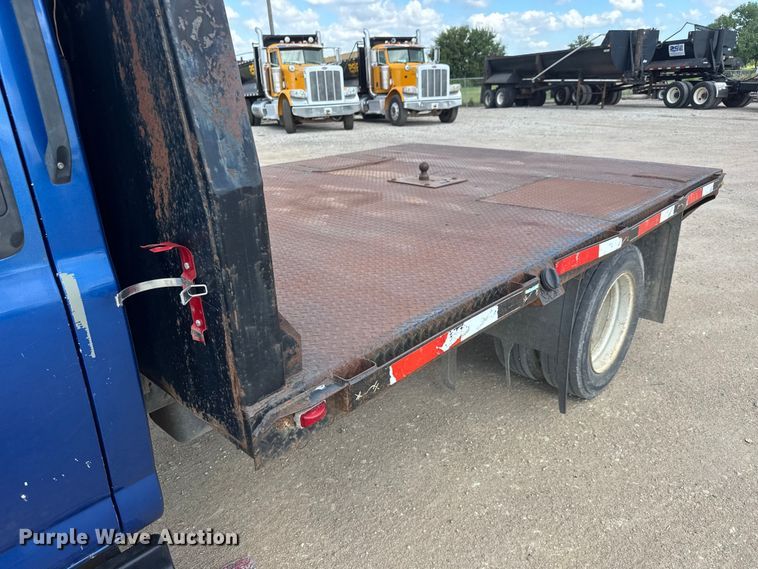 image for item NJ9251 2003 Chevrolet C4500 flatbed truck