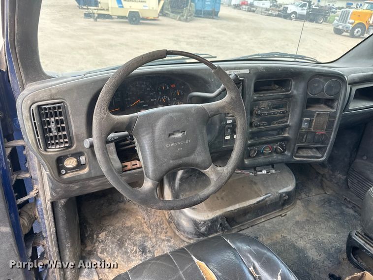 image for item NJ9251 2003 Chevrolet C4500 flatbed truck