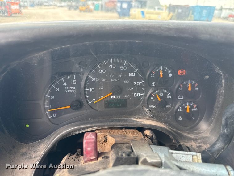 image for item NJ9251 2003 Chevrolet C4500 flatbed truck