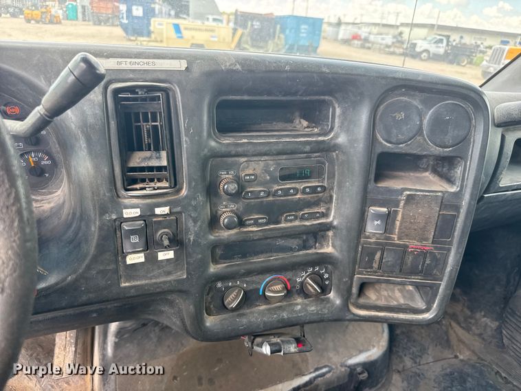 image for item NJ9251 2003 Chevrolet C4500 flatbed truck