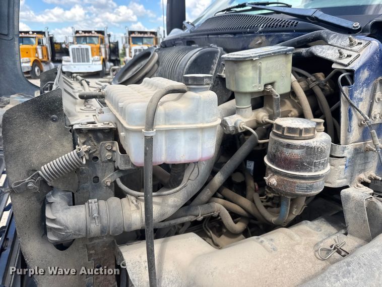 image for item NJ9251 2003 Chevrolet C4500 flatbed truck