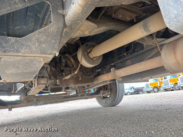 image for item NJ9251 2003 Chevrolet C4500 flatbed truck