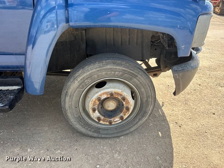 image for item NJ9251 2003 Chevrolet C4500 flatbed truck