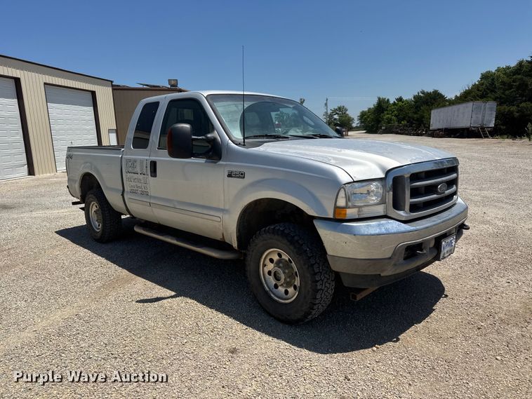 image for item NJ9267 2004 Ford F250 Super Duty Ext. Cab pickup truck