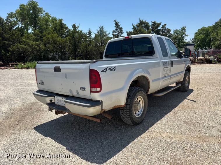 image for item NJ9267 2004 Ford F250 Super Duty Ext. Cab pickup truck