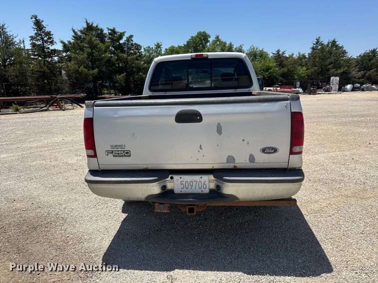 image for item NJ9267 2004 Ford F250 Super Duty Ext. Cab pickup truck