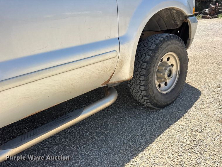 image for item NJ9267 2004 Ford F250 Super Duty Ext. Cab pickup truck