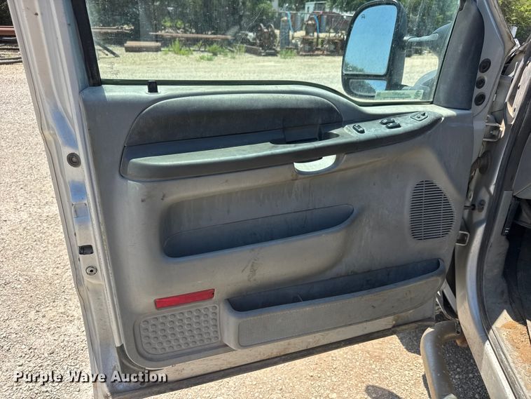 image for item NJ9267 2004 Ford F250 Super Duty Ext. Cab pickup truck