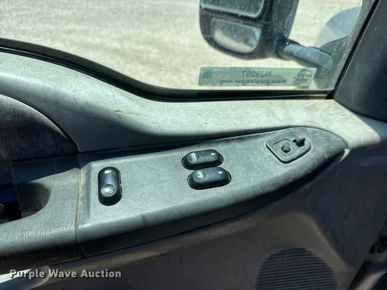 image for item NJ9267 2004 Ford F250 Super Duty Ext. Cab pickup truck