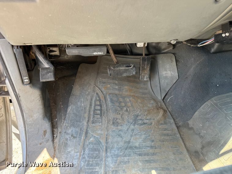 image for item NJ9267 2004 Ford F250 Super Duty Ext. Cab pickup truck