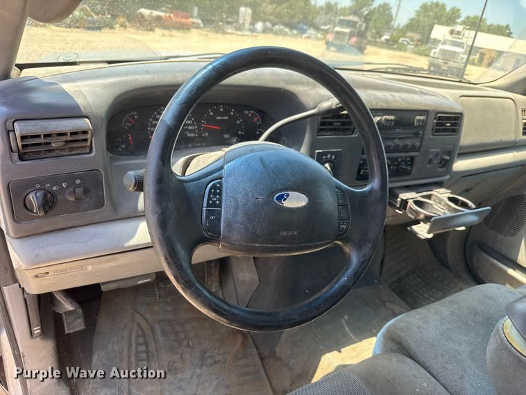 image for item NJ9267 2004 Ford F250 Super Duty Ext. Cab pickup truck