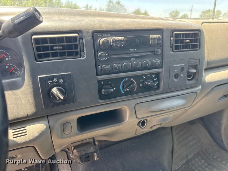image for item NJ9267 2004 Ford F250 Super Duty Ext. Cab pickup truck
