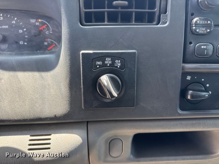 image for item NJ9267 2004 Ford F250 Super Duty Ext. Cab pickup truck