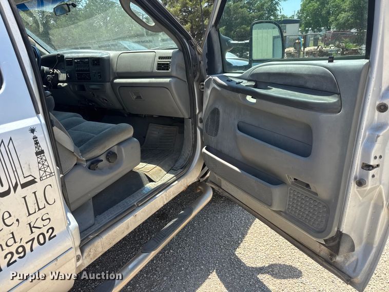 image for item NJ9267 2004 Ford F250 Super Duty Ext. Cab pickup truck