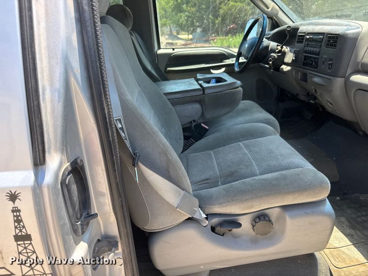 image for item NJ9267 2004 Ford F250 Super Duty Ext. Cab pickup truck